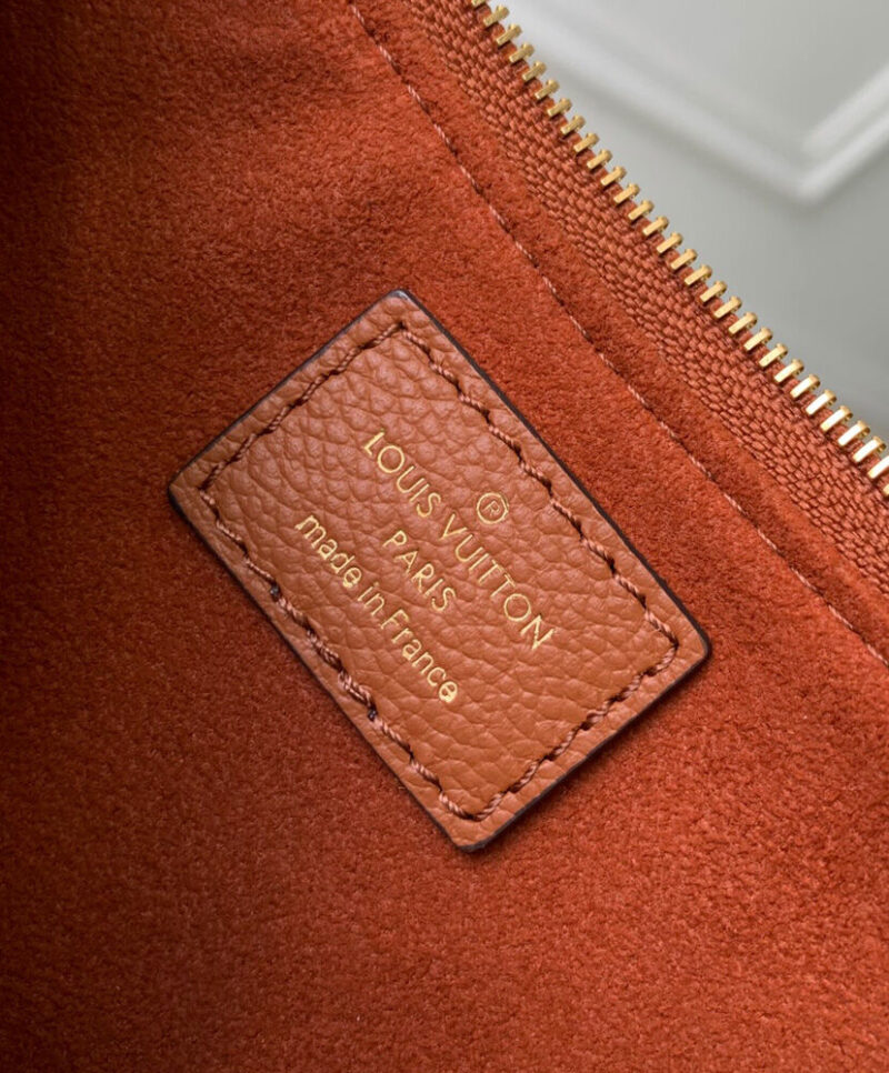 Louis Vuitton Liv Pochette M11916 M83301